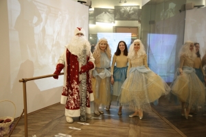 Новогодний променад «Приключения Снежинки»